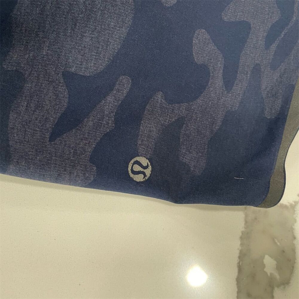 Lululemon Men's Camo Athletic Shorts Size L Navy Running Gym - Picture 5 of 8